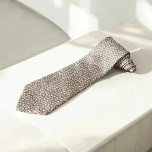 HALSTON Brown Geometric 100% Silk Handmade in USA Neck Tie Unisex (3.5"W X 57"L) - Picture 1 of 4